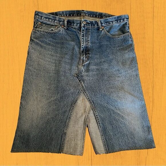 Vintage Levi’s jeans upcycled pencil skirt - Picture 2 of 5